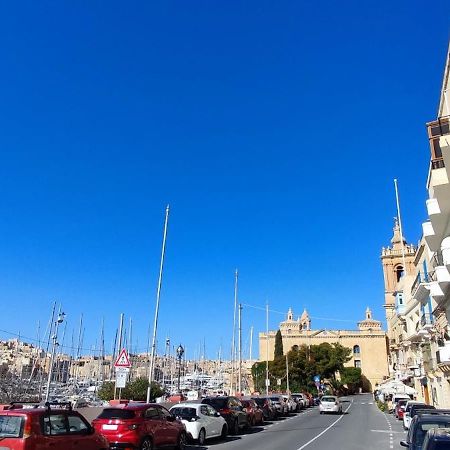 Vittoriosa' Seafront 2 Bed Highly Furnished Apartment Luaran gambar