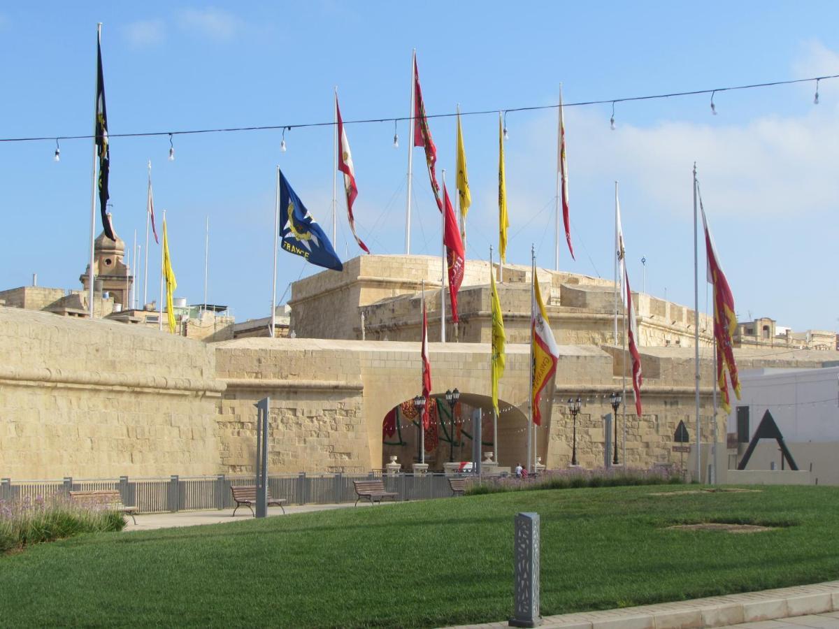 Vittoriosa' Seafront 2 Bed Highly Furnished Apartment Luaran gambar
