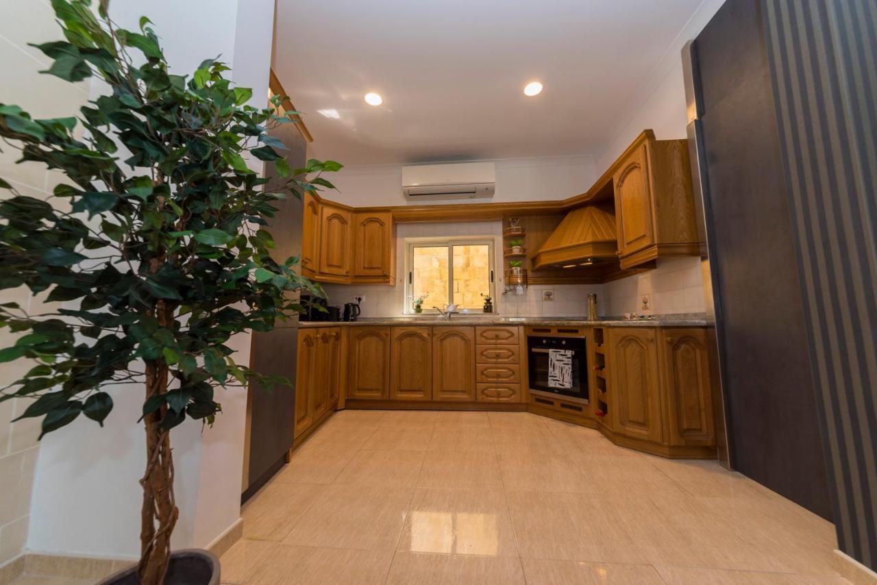 Vittoriosa' Seafront 2 Bed Highly Furnished Apartment Luaran gambar
