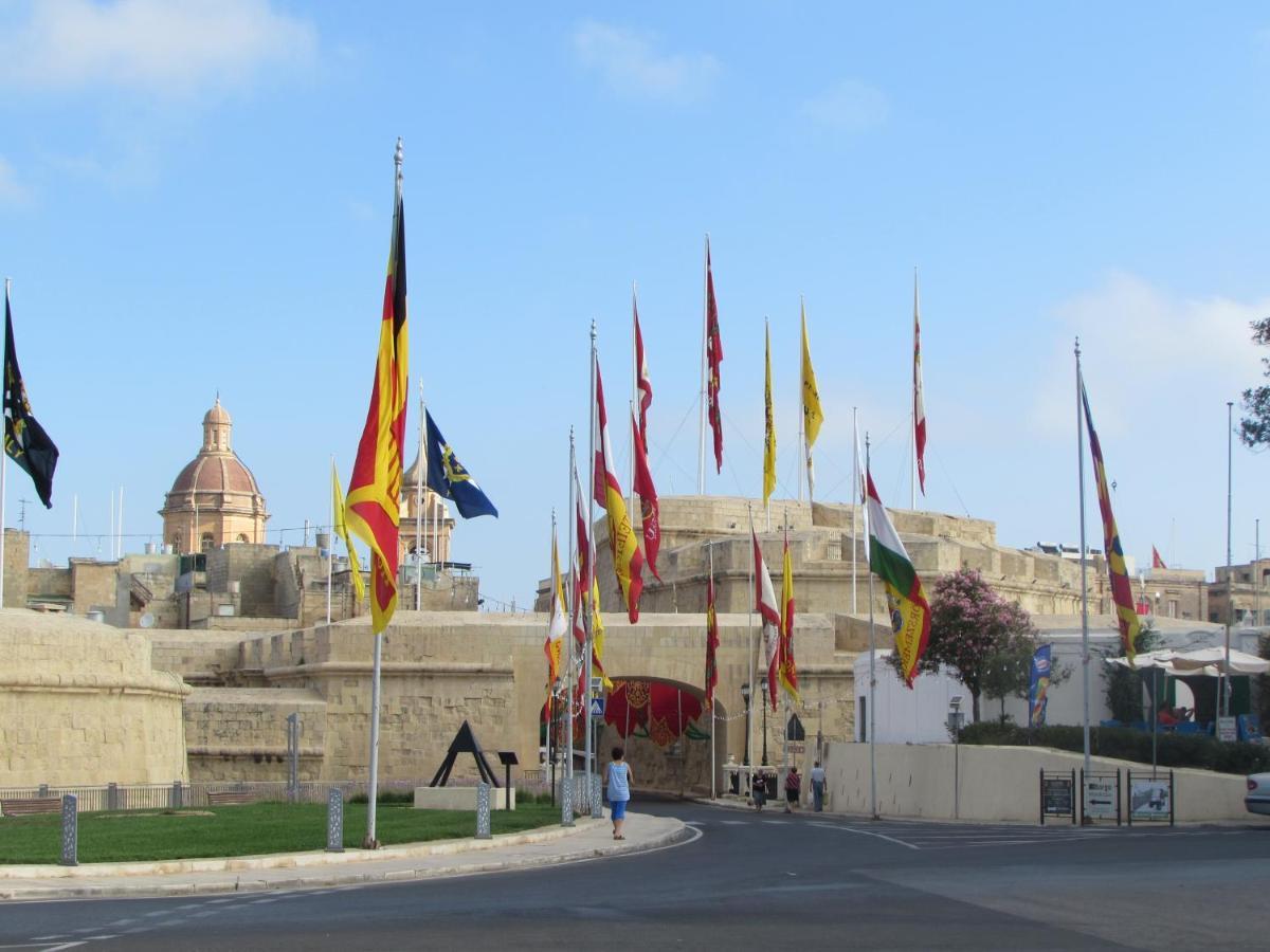 Vittoriosa' Seafront 2 Bed Highly Furnished Apartment Luaran gambar