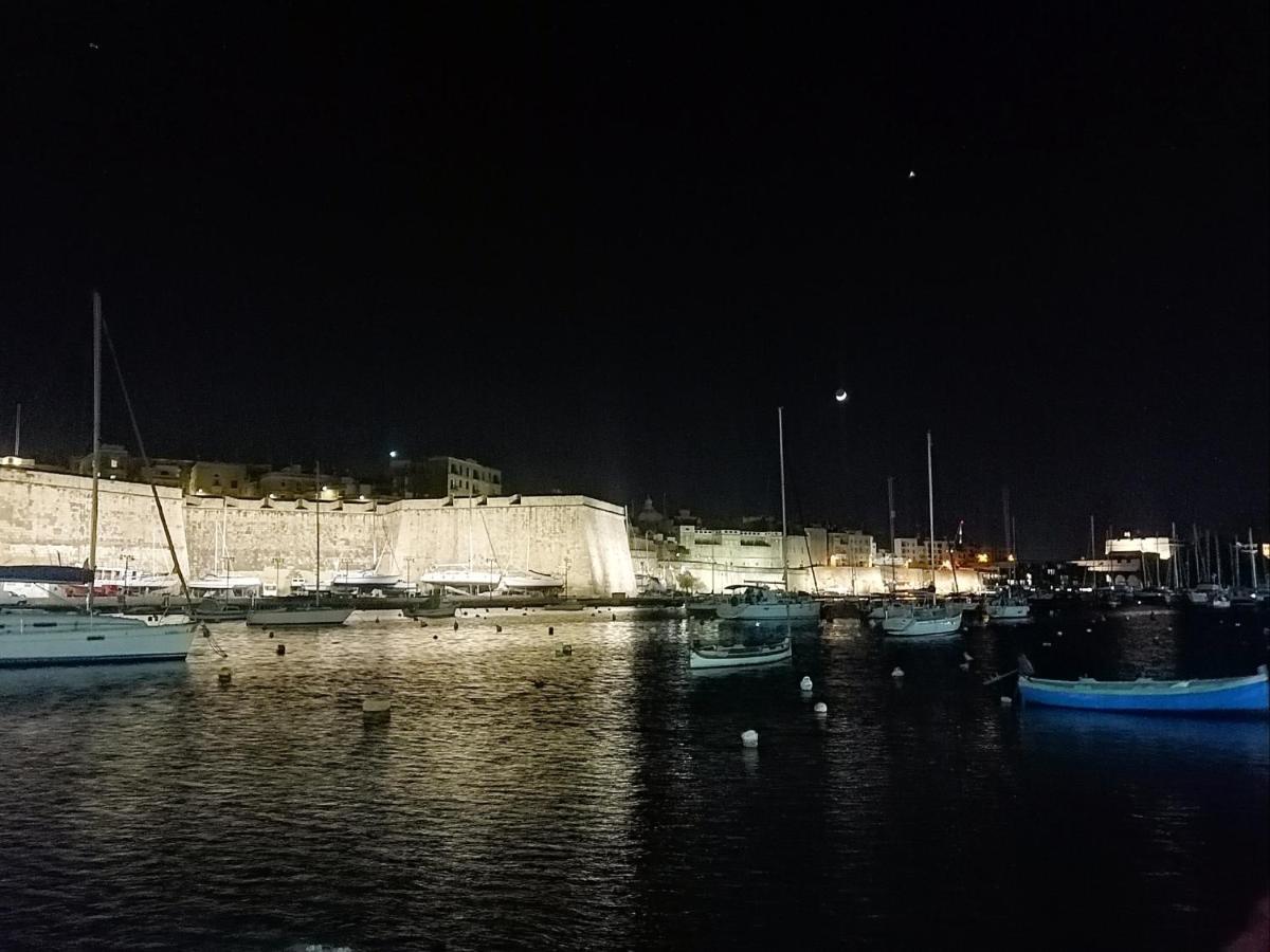Vittoriosa' Seafront 2 Bed Highly Furnished Apartment Luaran gambar