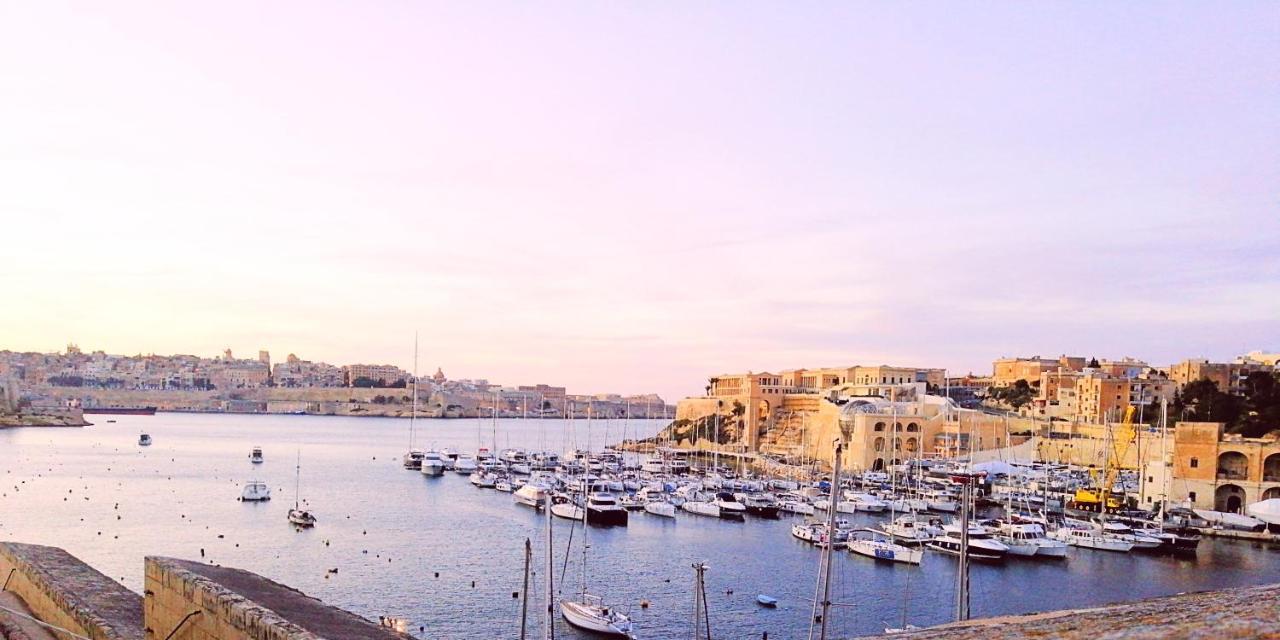 Vittoriosa' Seafront 2 Bed Highly Furnished Apartment Luaran gambar