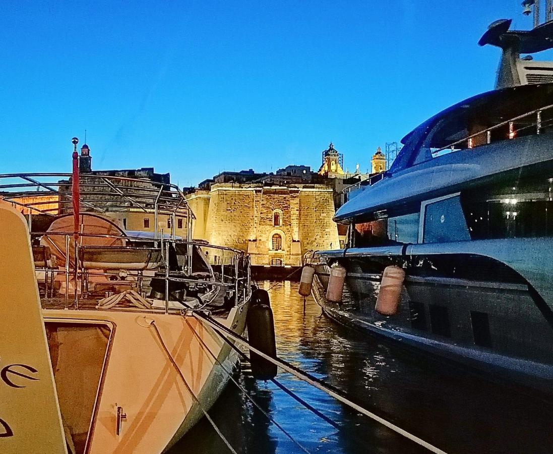 Vittoriosa' Seafront 2 Bed Highly Furnished Apartment Luaran gambar
