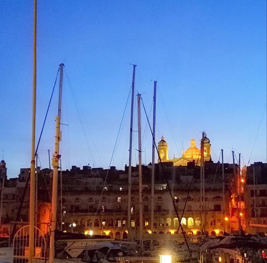 Vittoriosa' Seafront 2 Bed Highly Furnished Apartment Luaran gambar