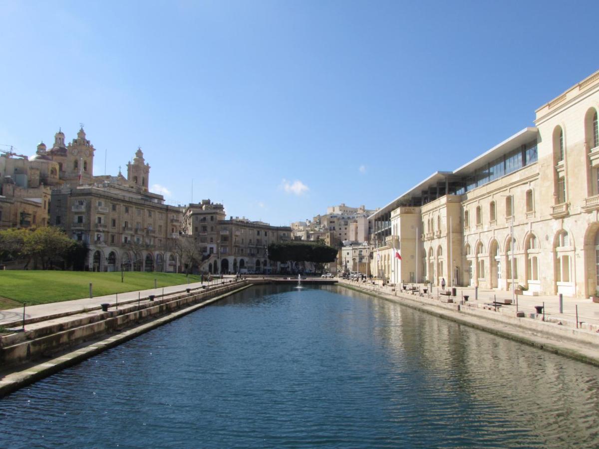 Vittoriosa' Seafront 2 Bed Highly Furnished Apartment Luaran gambar