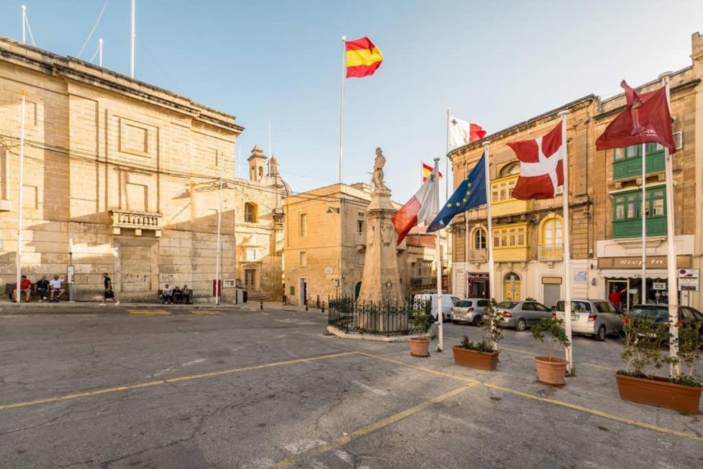 Vittoriosa' Seafront 2 Bed Highly Furnished Apartment Luaran gambar