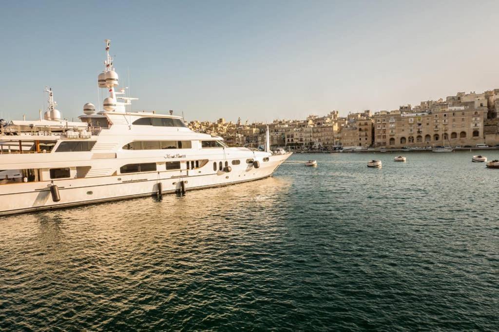 Vittoriosa' Seafront 2 Bed Highly Furnished Apartment Luaran gambar
