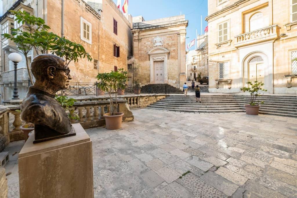 Vittoriosa' Seafront 2 Bed Highly Furnished Apartment Luaran gambar